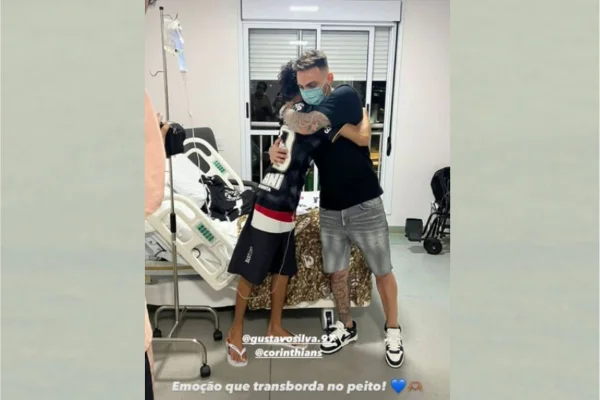 Jogador do Corinthians visita torcedor em hospital de câncer - destaque galeria Jogador do Corinthians visita torcedor em hospital de câncer - destaque galeria