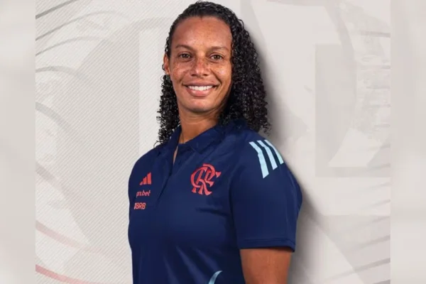 Foto colorida da treinadora Rosana Augusto, do Flamengo - Metrópoles