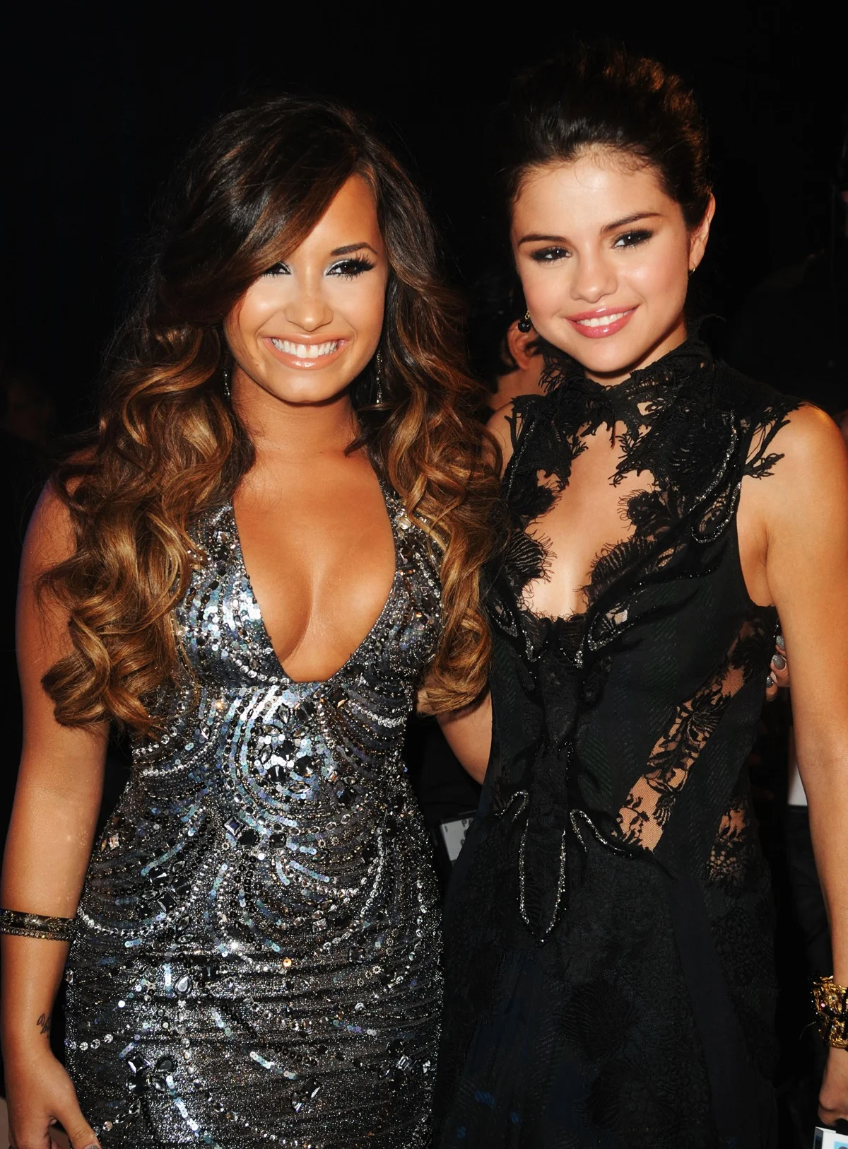 Demi Lovato e Selena Gomez no MTV Video Music Awards de 2011 Demi Lovato e Selena Gomez no MTV Video Music Awards de 2011