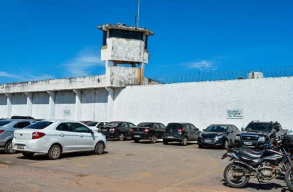 Presos tentam motim na PCE e são controlados pelos policiais penais