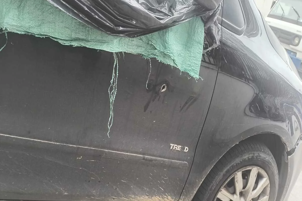 Imagens do veículo na qual a entregadora foi atingida por disparo na zona oeste de São Paulo Imagens do veículo na qual a entregadora foi atingida por disparo na zona oeste de São Paulo