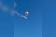 Piloto acionou o paraquedas do avião 