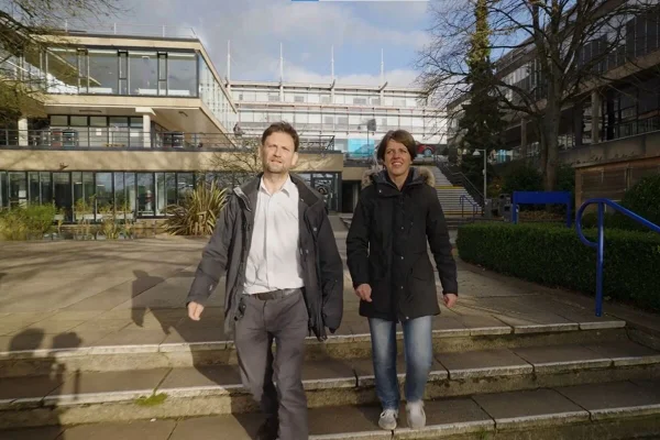 Kevin Paine e Susanne Gebhard, da universidade Bath