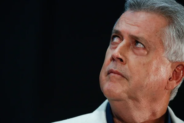 Rollemberg vira alvo e reage em primeiro debate pelo GDF