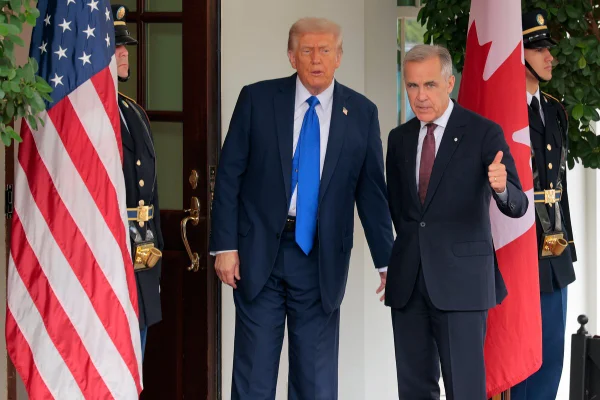 Imagem colorida mostra Donald Trump e premiê do Canadá - Metrópoles