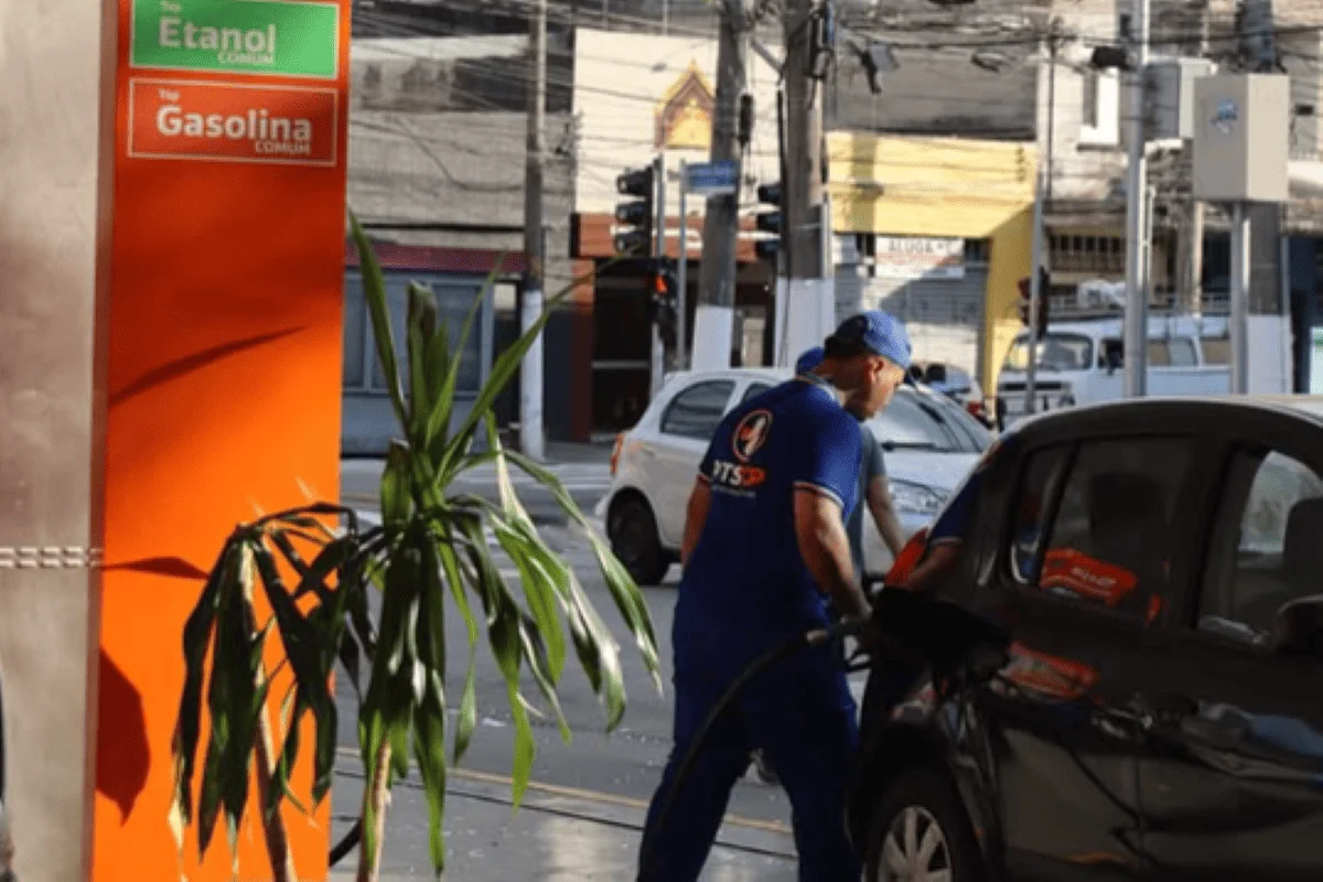 Entenda: Posto alvo da PF no Tatuapé vira Pitstop com promoção de picanha e Vampeta