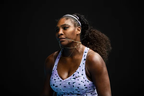 Serena perde e é eliminada na Austrália; Wozniacki se aposenta