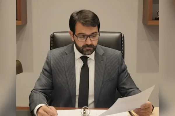 MG: prefeito leva ar-condicionado da prefeitura para casa e vira réu