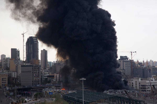 Após megaexplosão, Porto de Beirute é atingido por incêndio