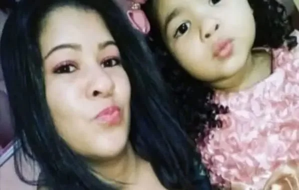 Mãe e filha atropeladas por carreta