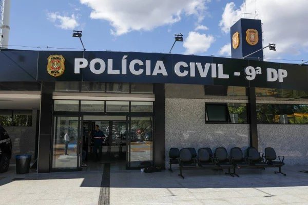 Faixada da 9ª delegacia de polícia, no Lago Norte
