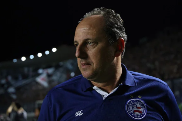 Foto colorida de Rogério Ceni, técnico do Bahia - Metrópoles