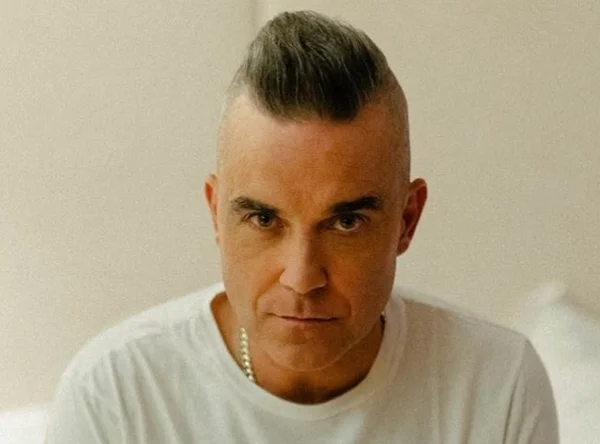 Mulher mostra Robbie Williams pelado na web: “Bumbum do ano”