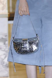 Bolsa de paetês escolhido por Shin Ye-Eun Bolsa de paetês escolhido por Shin Ye-Eun