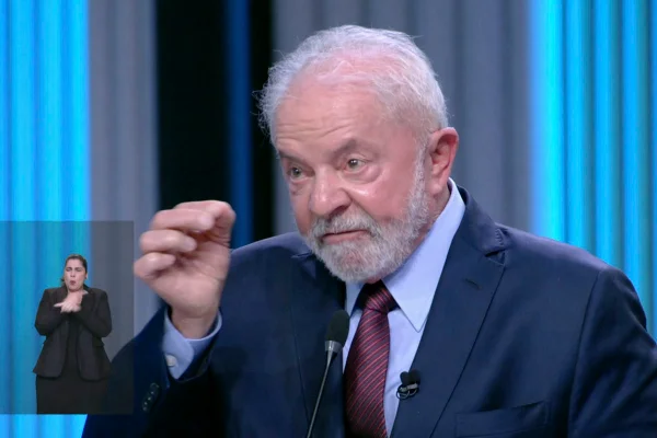 Luiz Inacio Lula da Silva durante debate presidenciaveis eleicoes 2022 TV globo candidatos