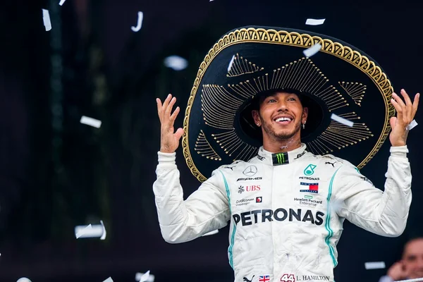 Quase hexa, Hamilton tem carro elétrico e busca sustentabilidade