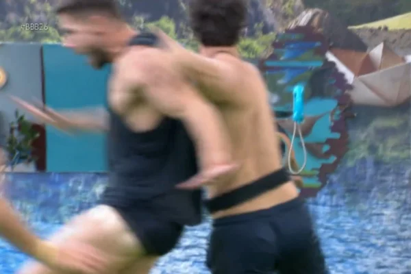 BBB26: imagens inéditas mostram PA puxando Jonas antes da queda