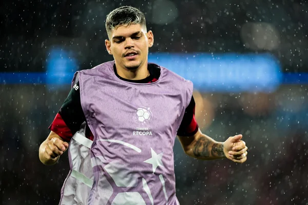 Foto colorida de Ayrton Lucas, do Flamengo - Metrópoles
