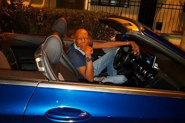 Asprilla em carro de luxo