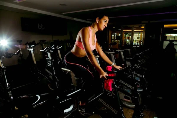 Estudante Gabriela Muniz mostra sua rotina fitness