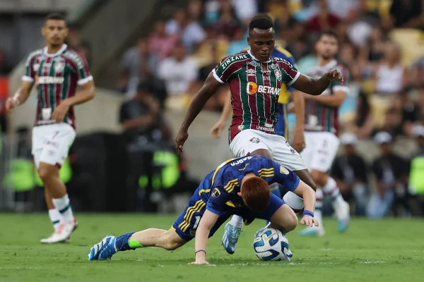 Foto colorida de Arias, do Fluminense - Metrópoles