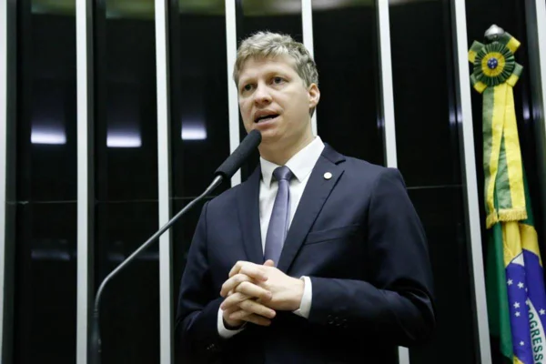 imagem colorida mostra deputado Marcel Van Hatten (Novo-RS) - Metrópoles