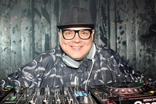 DJ Zé Pedro revela que foi abusado por garoto de programa: “Violência”
