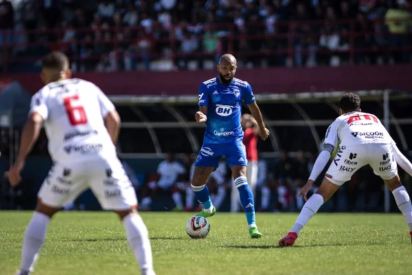 Atletas do Cruzeiro convocam torcedores para duelo em Brasília; veja vídeos