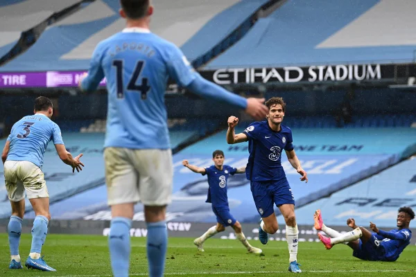 Manchester City x Chelsea Marcos Alonso