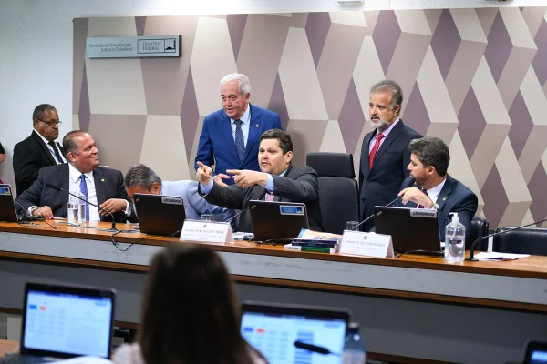 imagem colorida mostra ccj do senado - Metrópoles