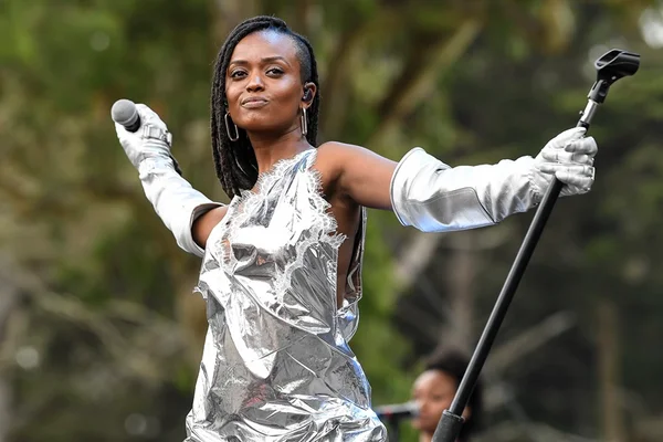 Conheça Kelela, a cantora que agitou a after party da Chanel