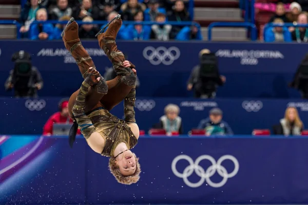 Patinador vai à final após realizar movimento proibido por 50 anos