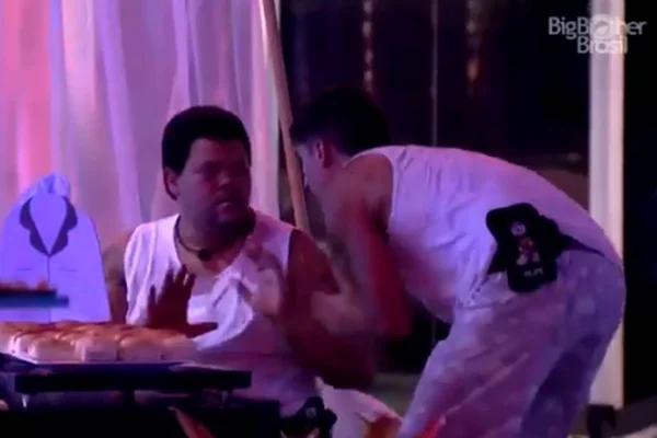 Babu e Prior discutem durante Festa