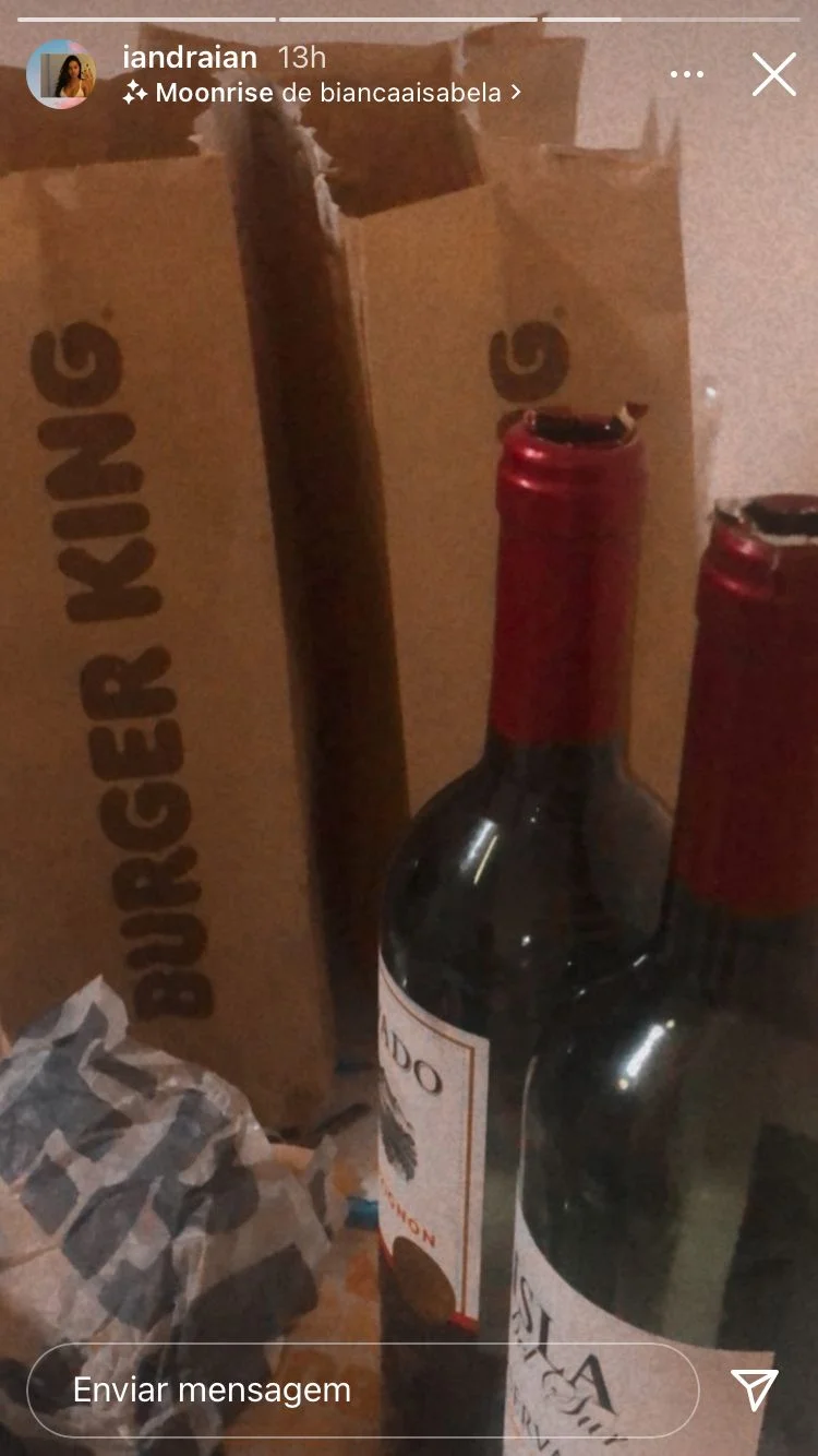 Noite teve direito a vinho e Burger King Noite teve direito a vinho e Burger King