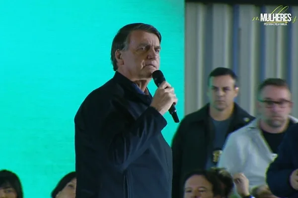 Bolsonaro sobre empresários investigados: “Vagabundo é quem dá canetada”