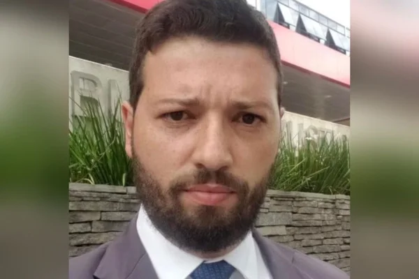 Imagem colorida de advogado Pedro Cassimiro Queiroz Mendonça - Metrópoles