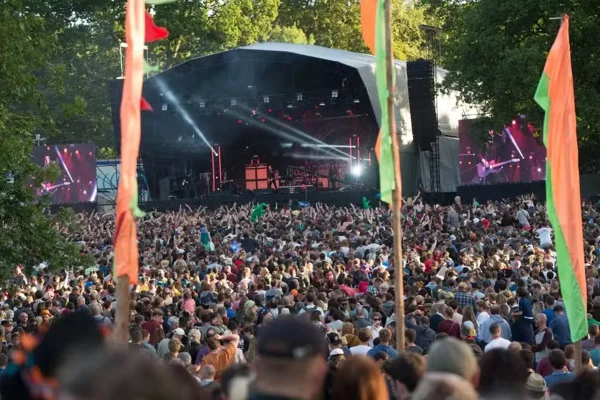 Imagem colorida, Adolescente de 17 anos morre após passar mal em festival de música - Metrópoles
