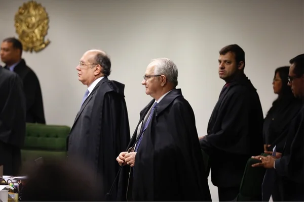 Turma do STF nega pedido da defesa de Lula para adiar julgamento de HC