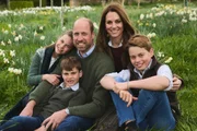 Kate é casada com o Príncipe William desde 2011. Eles têm três filhos: George, Charlotte e Louis