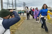 Fiéis posam para foto em romaria