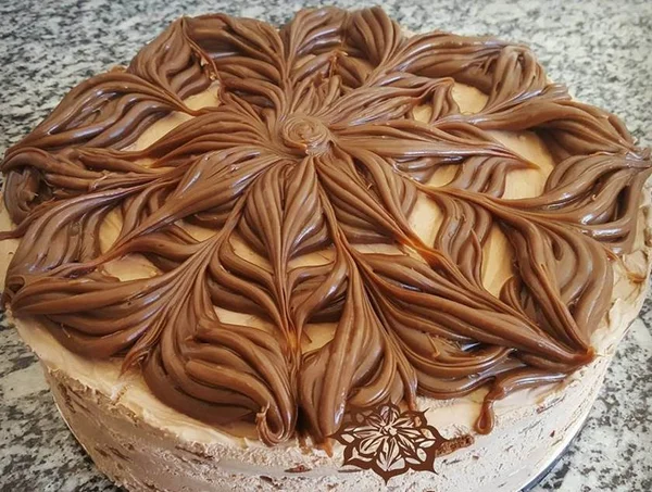 Em Brasília, Bárbara Paz cai de amores por torta feita no Sudoeste