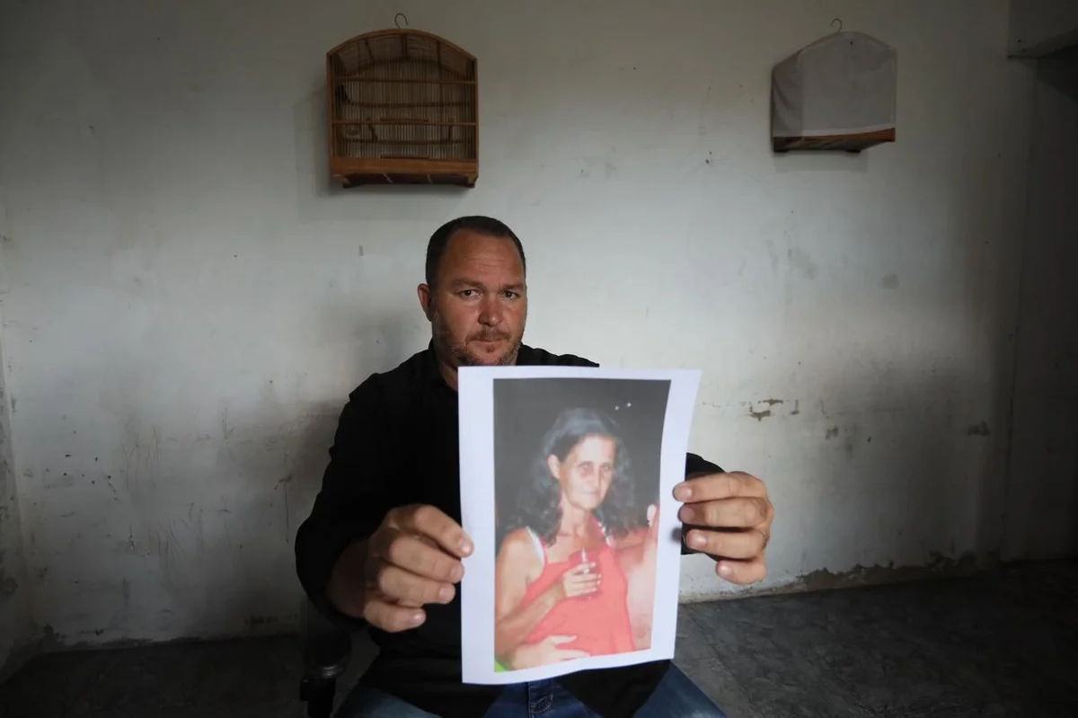 Cleiton da Silva, 41 anos, reclama o desaparecimento do corpo de sua mãe Deise Maria da Silva Cleiton da Silva, 41 anos, reclama o desaparecimento do corpo de sua mãe Deise Maria da Silva