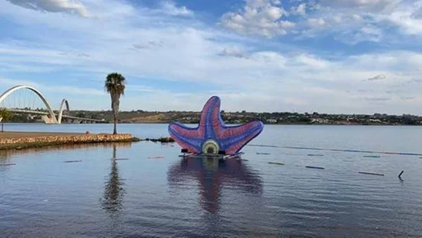 Starro, vilão de O Esquadrão Suicida, ganha instalação gigante em Brasília