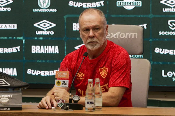 Em coletiva, Mano Menezes garante André como titular no Fluminense