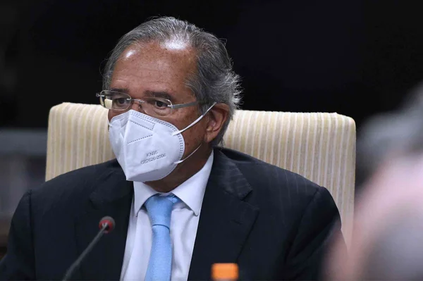 Precatórios: se STF não “ajudar”, teto de gastos será furado, diz Guedes