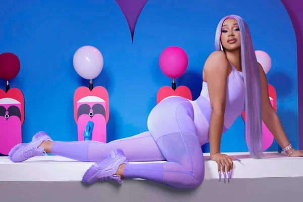 Cardi B na campanha da collab Summertime Fine, com a Reebok
