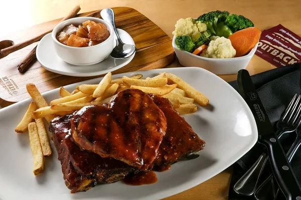 Outback Steakhouse abre 110 vagas para nova loja em Taguatinga