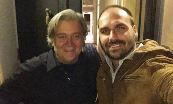 Eduardo Bolsonaro e Steven Bannon