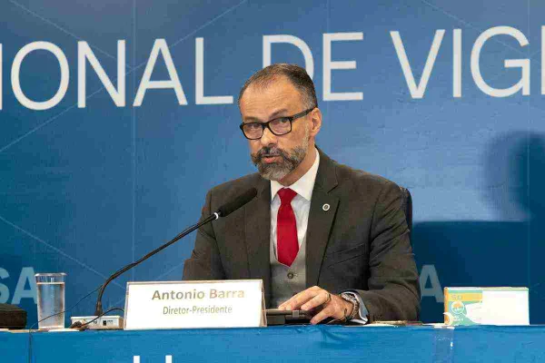 “Confie nas vacinas certificadas pela Anvisa”, diz diretor-presidente Antonio Barra Torres