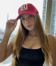 Cantora dinamarquesa Emilia Pedersen investe na faculdade de medicina Cantora dinamarquesa Emilia Pedersen investe na faculdade de medicina